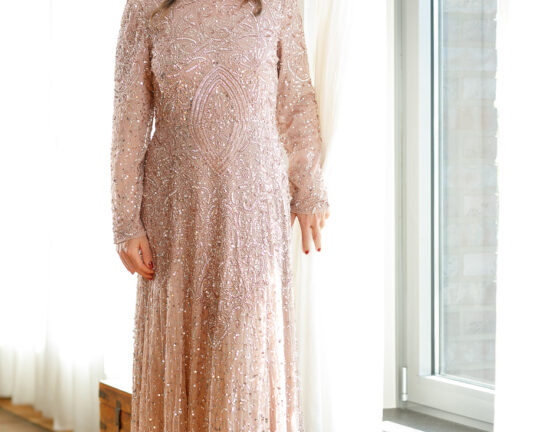 Sophie Escort Service Dame Stade sehr elegantes Abendkleid